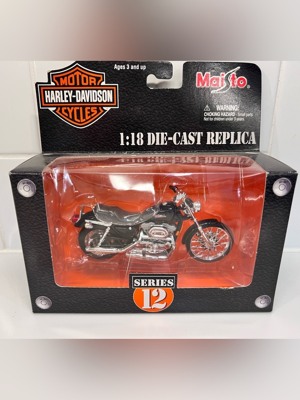Maisto Series 12 Harley-Davidson 2000 XL 1200C Sportster 1:18 New In Box